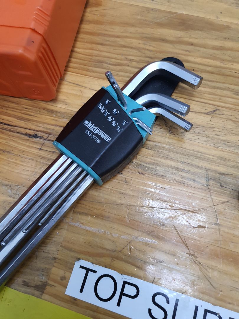 đóng hộp quá to ko biết để làm gì, chất lượng thì mình cảm thấy cầm trong tay nó lỏng lẻo sao áh. nói chung trong tầm giá ko đòi hỏi nhìu hơn đc.