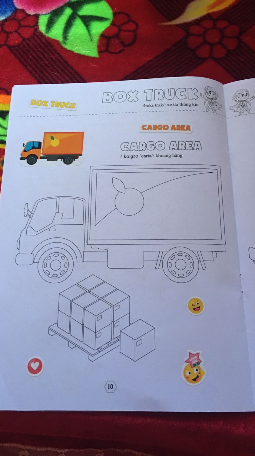 Sách song ngữ anh việt
Có sitcker dán bé rất thích. 
Mình dán luôn để bé dễ theo dõi
Giấy đẹp. Tô màu phù hợp bạn lớn