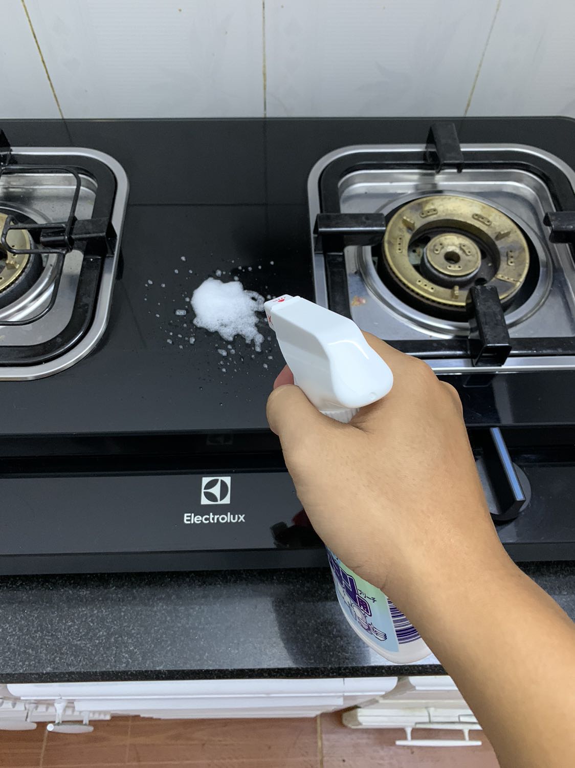 Chất lượng sản phẩm tốt, chất tẩy rất mạnh, sạch hết dầu mỡ. Tuy nhiên sản phẩm không có mùi thơm, mùi như thuốc tẩy clo.