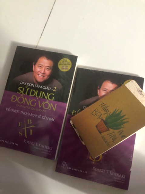 Giao hàng nhanh. Sách có tặng kèm cuốn sổ rất dễ thương ạ