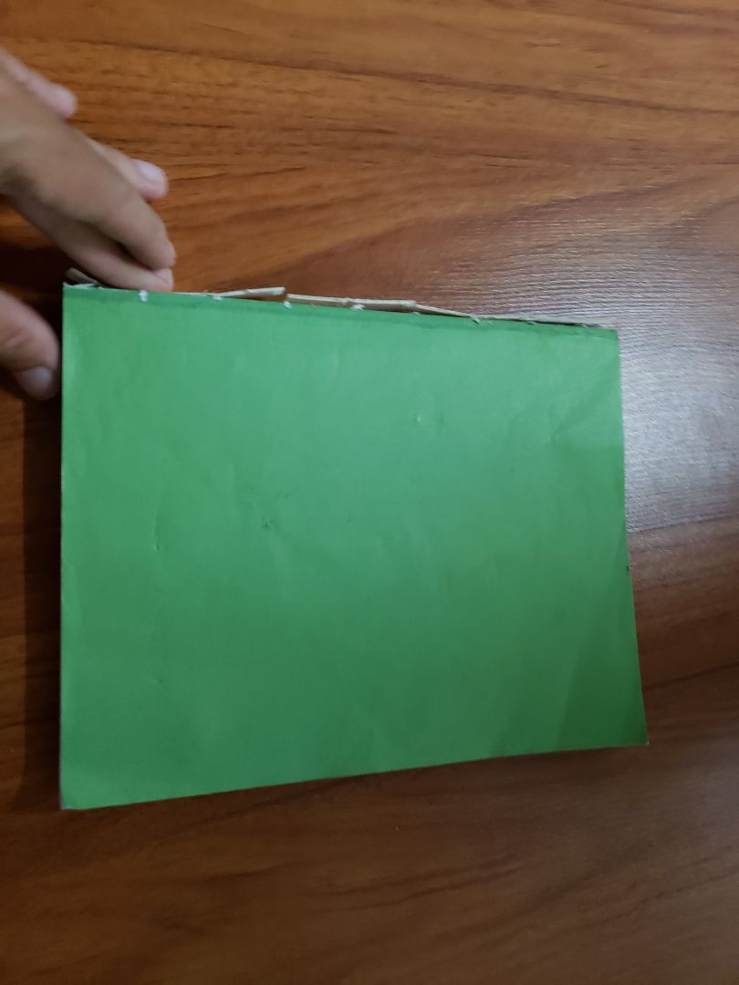 Nội dung thì hay, nhiều hình ảnh minh họa đẹp mắt, trẻ rất thích. nhưng bìa sách rất dễ sức ra.