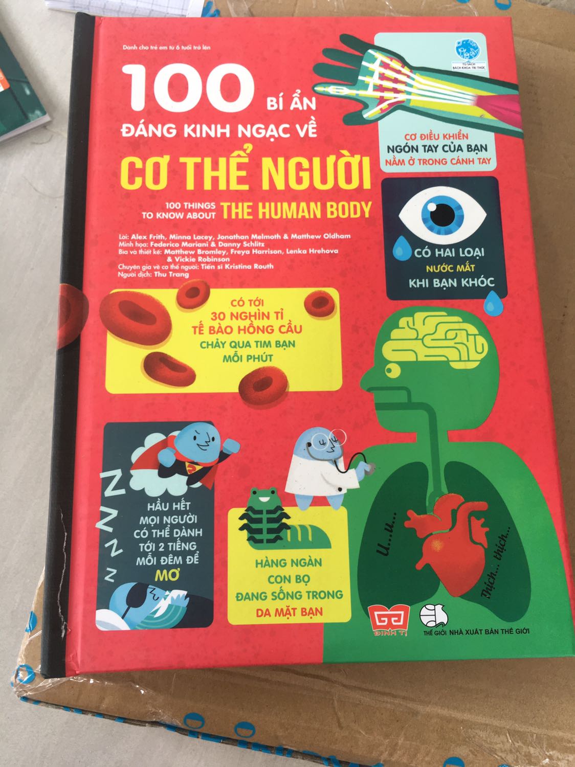 Tiki giao hàng nhanh. Sản phẩm có giá tốt. Tuy nhiên, bìa sách bị vết rách nhỏ ở gáy. Đề nghị tiki có thêm tấm chống sốc cho những quyển sách dày, như fahasa làm rất tốt.