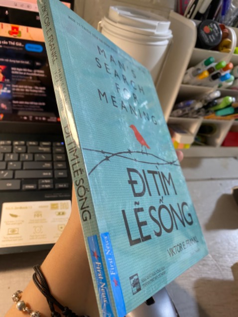 40k cho 1 cuốn sách quá tuyệt vời
Sách mới tinh ko hề trầy xước hay bị cũ 
10 điểm cho cách gói và giao hàng của tiki 
Mình nhận thấy tiki đã cải thiện loại bìa gói hàng ko bị mềm như trc nữa cũng nhờ vậy mà gói hàng rất vuông vắn đảm bảo chất lượng sách đến tay người dùng 
Nội dung sách mn lên mạng xem rv nha 
Ko hối hận đâu 
❤️Tiki
