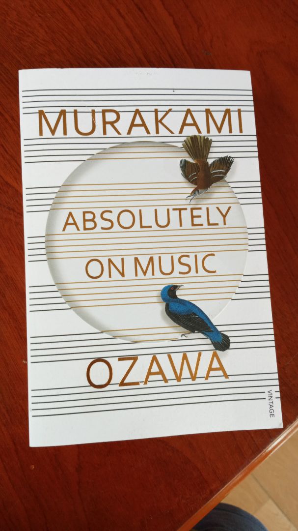 Hơi xướt một tí ngoài bìa. Nhưng cũng ok