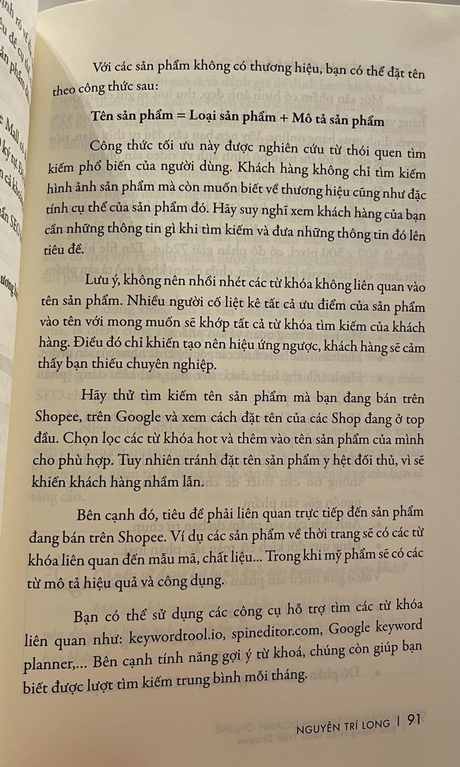 Sách đẹp, không quá dày, dễ đọc. 5 bước cơ bản để tạo gian hàng, ra đơn và tiếp tục phát triển sau đó là nội dung cơ bản của quyển sách. KHÁCH HÀNG Ở ĐÂU, BẠN PHẢI CÓ MẶT Ở ĐÓ. Mình rất thích câu này, khi khách hàng dàn trải ở mọi nơi thì mình có thể bán hàng ở mọi nơi. Kiến thức bài bản của quyển sách này giúp mình hiểu ra rất nhiều thứ để về tiếp tục cải thiện gian hàng của mình. Cảm ơn tác giả.