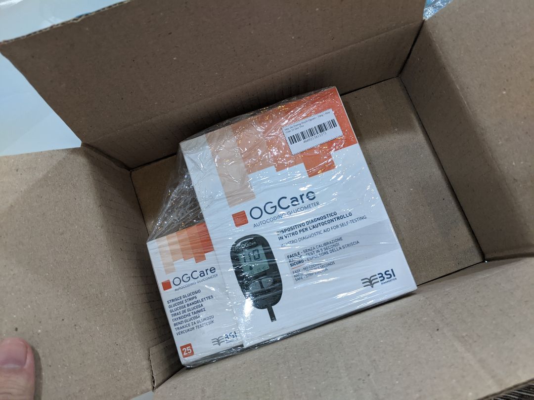 Đóng gói sản phẩm chắc chắn, đúng như quảng cáo
Phiếu bảo hành không ghi thông tin (để trống) nên không biết khi bảo hành có vấn đề gì không