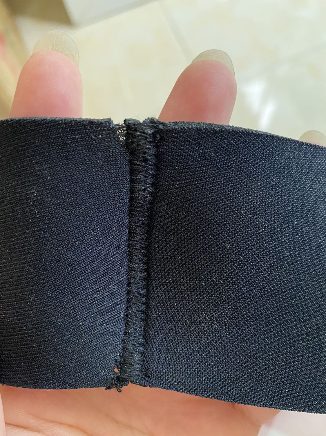 Đường may quá ẩu cho 1 sản phẩm giá trị 400k 
Các b nên check kỹ trước khi nhận hàng