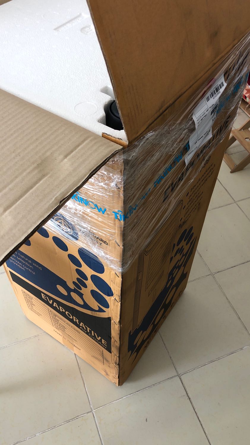 Sản phẩm mới mua về dùng khá tốt, độ bền như thế nào thì chưa biết được. Một điểm phàn nàn tí tẹo là cái khoá đi kèm nhỏ hơn so với ốc để gắn bánh xe vào máy.