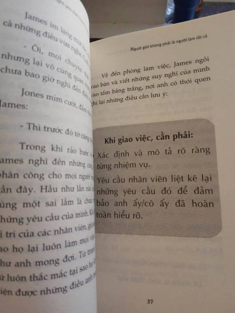 Sách khi nhận :  Không bị lỗi nhãn quan , giao hành nhanh , nhân viên thân thiện 

Nội dung sách :  Sách nói về cách một người sếp quản lý nhân sự làm các dự án trong công ty , đưa ra các hạn chế sai sót trong khâu nhân sự và cách để giải quyết , nhìn chung nội dung chưa thật sự đi sâu vào vấn đề chính , cá nhân mình đọc vẫn thấy nó chung chung , nhưng vẫn có thể áp dụng và cọ sát thực tế nếu bạn có ý định làm quản lý . 

Đánh giá chung :  Sách tương đối mỏng tầm hơn 100 trang , chữ to dễ đọc , kết thúc mỗi chương có phần tổng kết , giá thành sale từ 40 đến 60% là khá rẻ để các bạn đọc tìm hiểu thêm thông tin kiến thức .