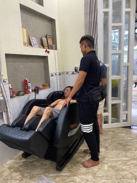 Máy đẹp tốt cho sức khỏe cả nhà, thêm được tặng đến 3 món quà, cảm ơn shop nhiều.
Quanh khu vực Hà Nội, giao hang nhanh đặt hôm trước hôm sau đã nhận được. Hàng đẹp, các chức năng giống như mô tả, chất lượng thì dùng một thời gian mới dám nhận xét.