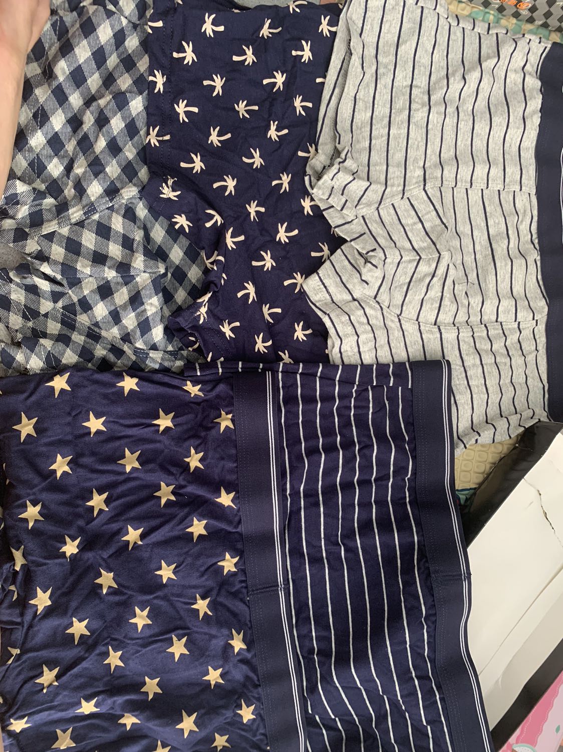 Quần mặc co giãn vải thấm mồ hôi, giao lâu nhận hàng hộp bị rách ko nguyên vẹn, hàng y hình