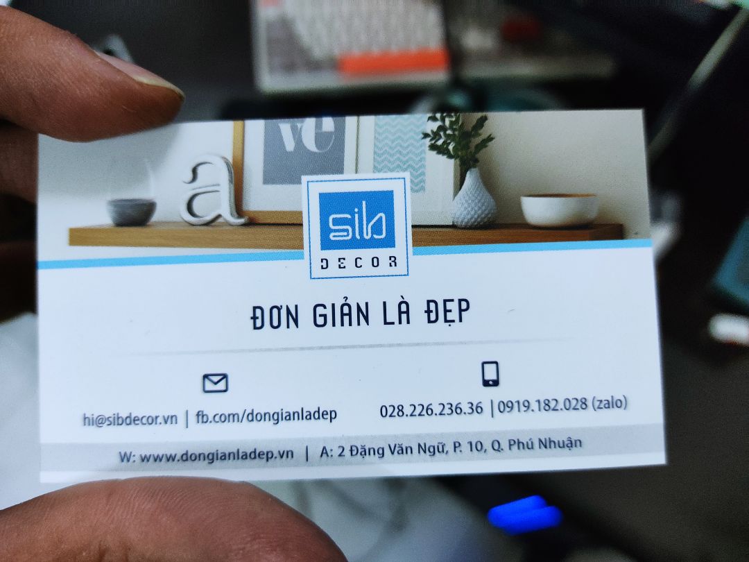 rất ok nha, ốc lắp đủ chắc chắc mà rất dễ tháo ra, mình lắp sai nên tháo ra mấy lần, đúng là đơn giản mà đẹp nha. có cho miếng che lỗ gắn ốc nhưng mà mình ko xài, để đinh ốc v cho đẹp 😂😂😂