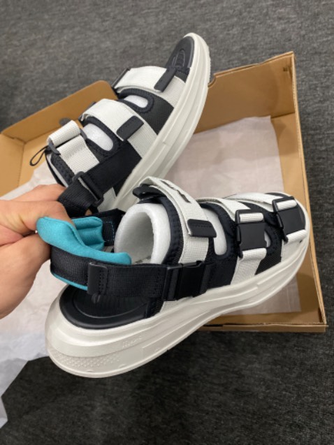 Ship nhanh, tư vấn nhiệt tình cộng shop 1 điểm . Hàng thì quá ư là oke nhé. Sandals thể thao đi khác bọt hơn loại thường, đế êm, thử chạy cũng bám chân lắm. Cho shop 5 sao Ship nhanh, tư vấn nhiệt tình cộng shop 1 điểm . Hàng thì quá ư là oke nhé. Sandals thể thao đi khác bọt hơn loại thường, đế êm, thử chạy cũng bám chân lắm. Cho shop 5 sao