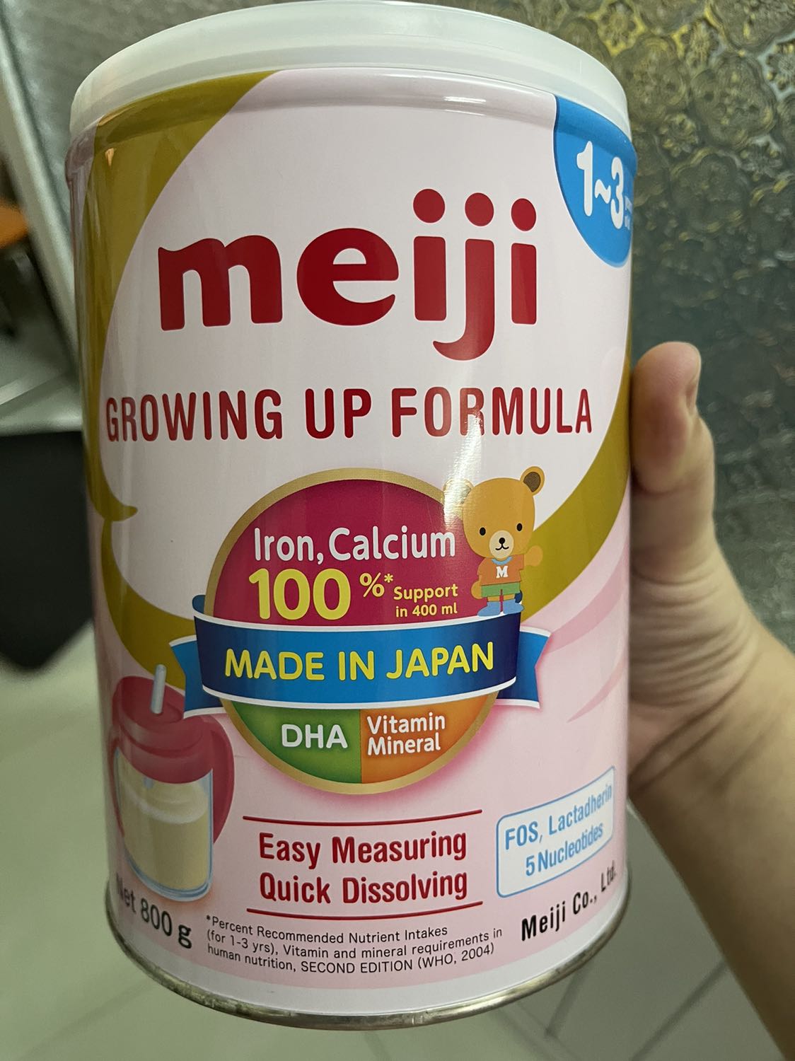 Sản phẩm giao hàng nhanh chóng.

Mình đặt 3 ngày là có hàng rồi.

Về so sánh thử với sữa mua ngoài hàng thì không khác gì về bao bì cả.

Chất lượng mình nghĩ cũng sẽ tương đương thôi :D