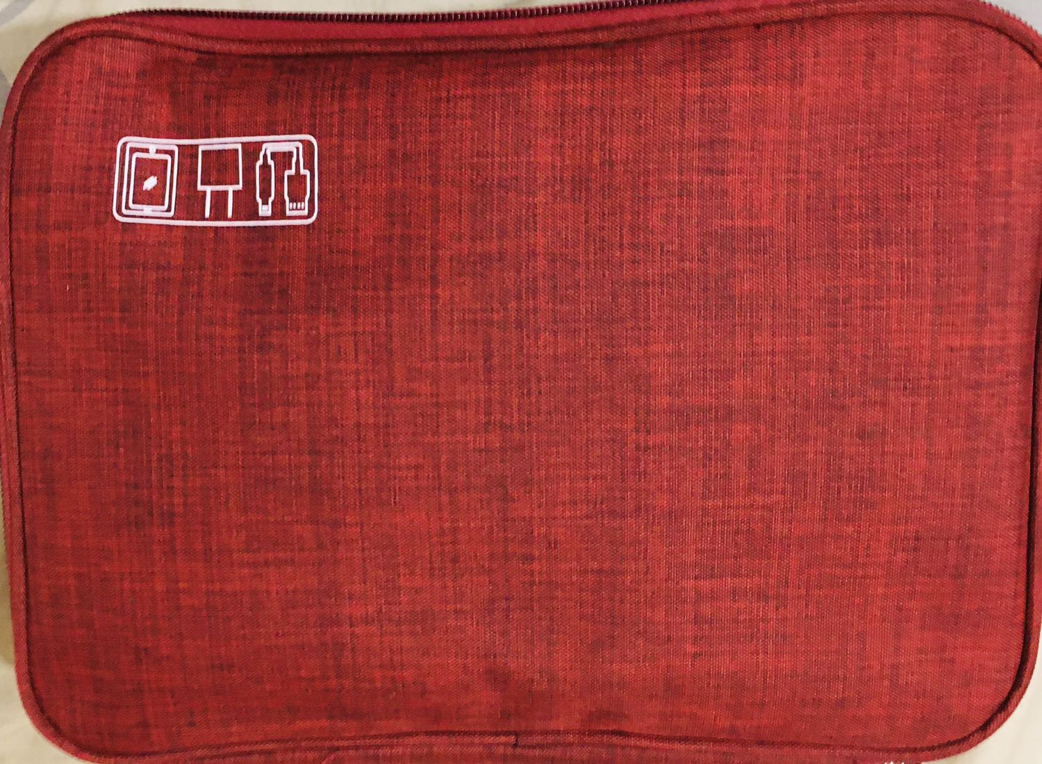 Túi y như hình shop đăng. 2 ngăn nên tiện dụng cho mình để đầy đủ những thứ cần thiết và dễ bị lạc mất như dây sạc, cốc sạc hay pin dự phòng. Nhận hàng rất ưng ý. Hy vọng dùng được lâu dài. Sẽ ủng hộ shop lần sau!