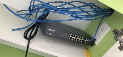 Hàng nguyên seal. Tiki now cực nhanh. Swich này nhận ip cực nhanh. Cắm vào ping google thấy liền.