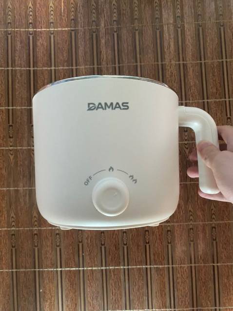 Xịn xinh và cute quá trời. Mua đúng lúc khuyến mãi nên được giá rất hấp dẫn. Mà có phiếu bảo hành kèm theo đàng hoàng nên cũng yên tâm. Đóng gói cẩn thận và giao hàng nhanh. Sau mấy hôm trải nghiệm thấy nấu mì tôm và nấu lẩu khá nhanh, khoảng 5 phút là sôi sùng sục. Nồi cầm tay nhỏ gọn nhẹ rất thích, nồi phù hợp với khoảng 1-2 nguời nhé các thím. Ngoài ra nó còn có 2 nấc nhiệt nên tiện lắm nha. Kết luận: Tuyệt vời.