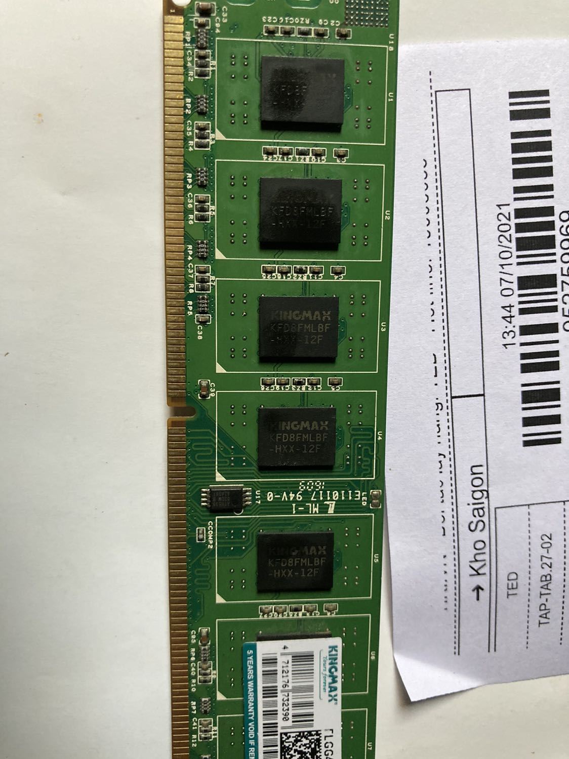 Mới mua về , mở sp ra xem thì sp dính toàn dầu hoả, người bán hình như ko quan tâm tới vấn đề cháy nổ thì phải, lỡ sơ ý gắn vô máy chắc cháy luôn cái main board. Chưa rõ là do người bán vô ý hay biết sp lỗi cũng nhắm mắt đem giao, đã phản hồi Tiki yêu cầu đổi lại , chờ phản hồi, nếu mọi chuyện giải quyết êm đẹp sẽ cập nhật lại phản ánh này. Hơi bực!