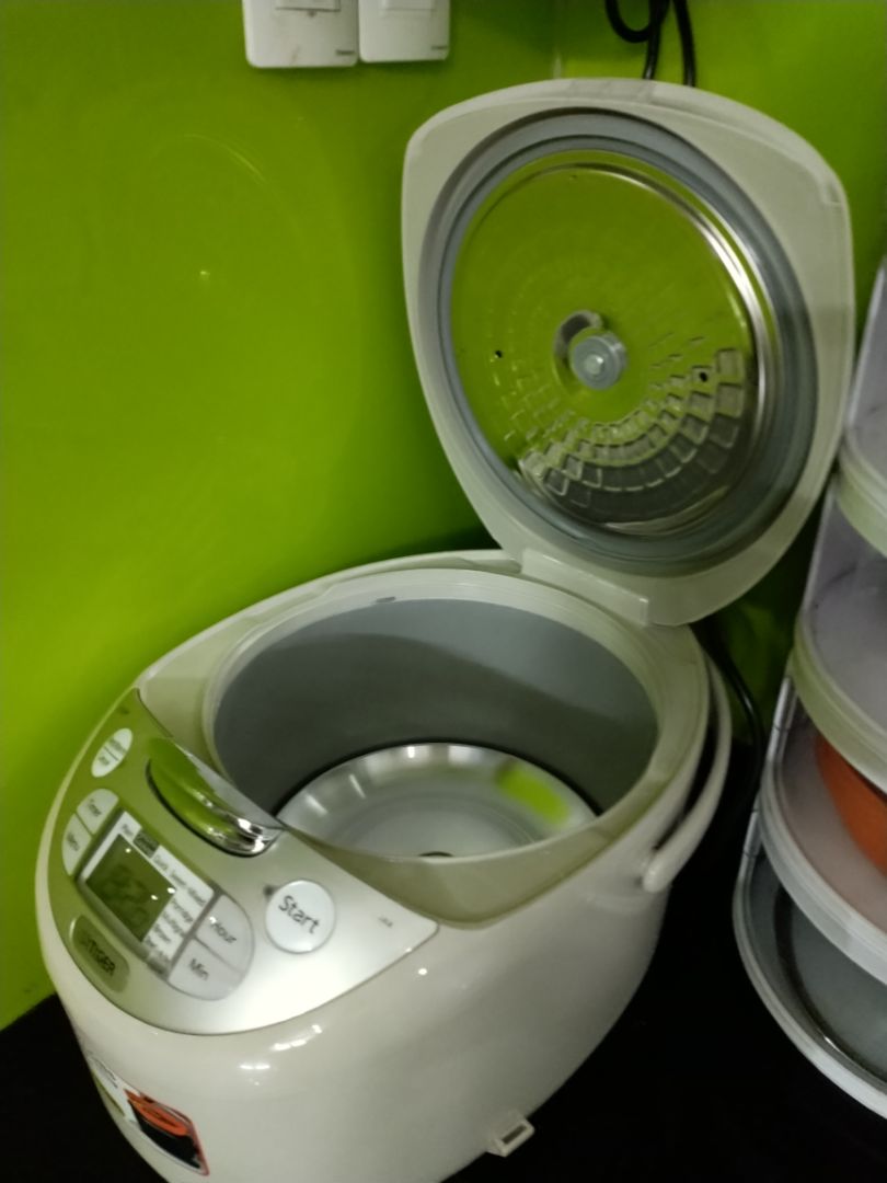 sau khi nầu đc 2 ngày thì mình thấy nồi rất đáng tiền, nấu cơm rất ngon, dẻo ngọt, nhưng tem chỉ số tiết kiện điện chỉ 1 sao có nghĩa là nồi rất hao điện nhé . sau khi nầu đc 2 ngày thì mình thấy nồi rất đáng tiền, nấu cơm rất ngon, dẻo ngọt, nhưng tem chỉ số tiết kiện điện chỉ 1 sao có nghĩa là nồi rất hao điện nhé .