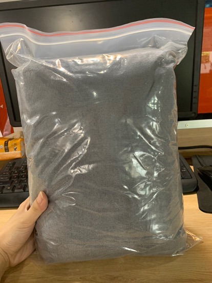 Đã nhận được hàng shop gửi, giao hàng cực kỳ nhanh từ tp HCM ra Hà Nội mất có 2 ngày rưỡi, chăn rộng, vải mềm mại, không quá dày thích hợp đắp mùa hè hoặc mang lên văn phòng ngủ trưa, đường chỉ may tỉ mỉ chắc chắn, mũi mình khá nhạy cảm may mà chăn không có mùi khó chịu