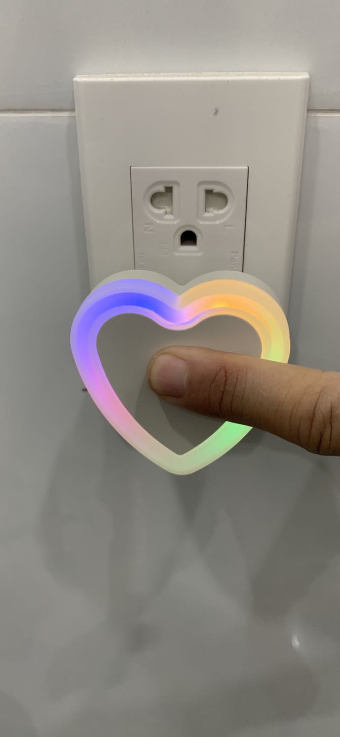 Giao sản phẩm sai và/ hoặc hư, không đúng chất lượng như niêm yết:
1. Đăng bán 2 đèn hình vuông nhưng giao 1 hình vuông, 1 trái tim.
2. QUAN TRỌNG mua 2 đèn CẢM ỨNG nhưng giao 1 đèn HƯ / KHÔNG CÓ CẢM ỨNG. (Kèm hình)
—-> Đề nghị hỗ trợ đổi lại hàng bị sai/ hư.
Ps cá bạn mua nhớ kiểm tra hàng trước.