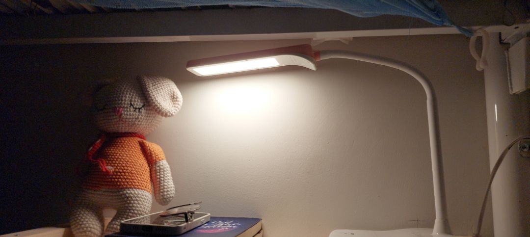 Thiết kế tối giản đẹp , có 12 chế độ sáng. Hài lòng