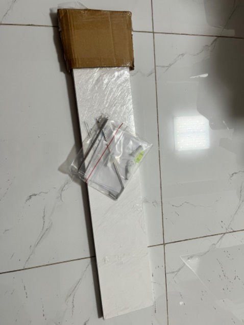 Hàng rất đẹp nhé, có giấy hướng dẫn lắp đặt rất chi tiết, gắn 10ph là xong không cần khoan tường. Hàng rất đẹp nhé, có giấy hướng dẫn lắp đặt rất chi tiết, gắn 10ph là xong không cần khoan tường.