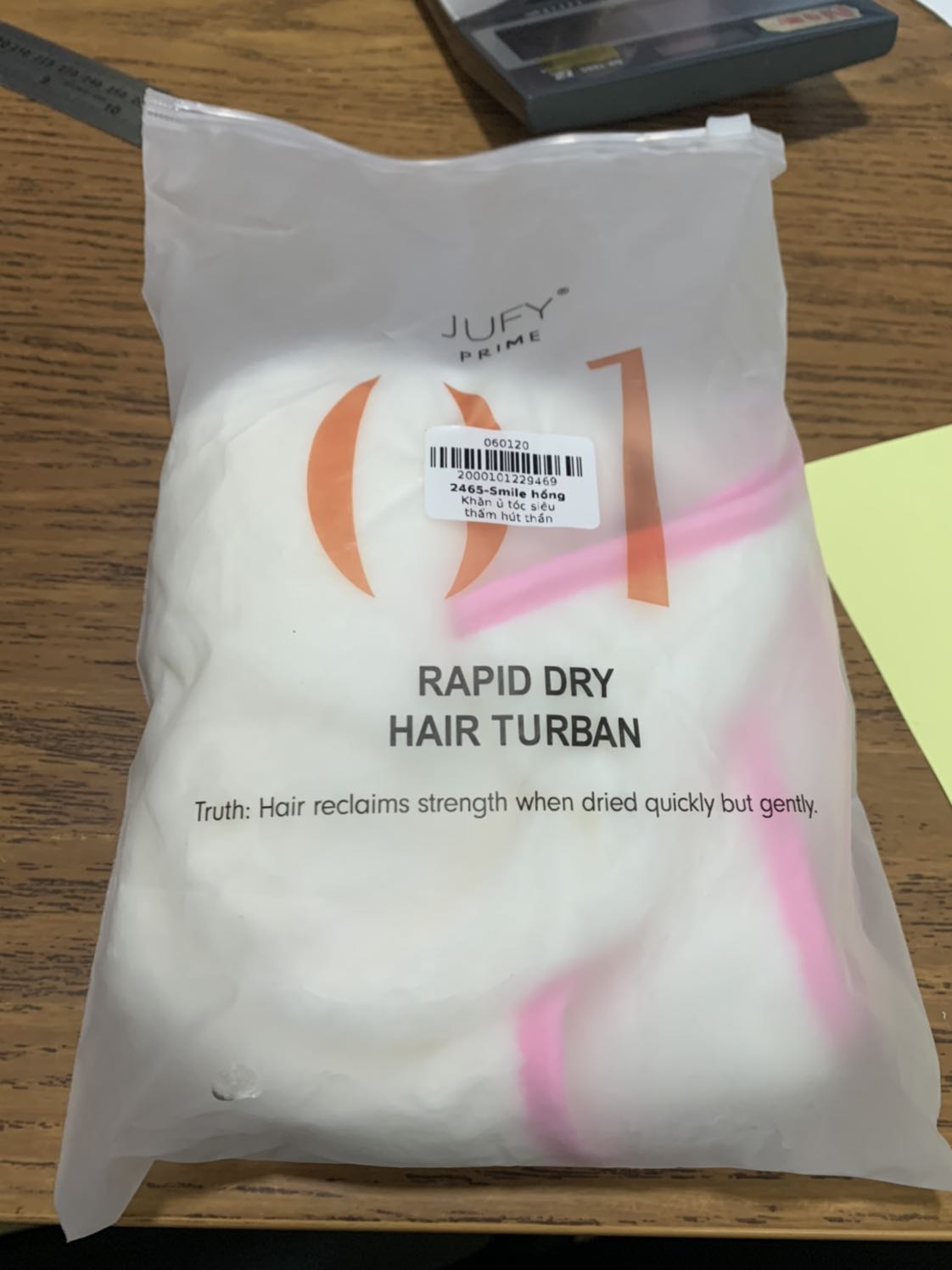 Mình đặt 2 cái, chỉ giao 1 cái, tính tiền 2 cái
Không hiểu tại sao chiếc khăn chưa đầy 200 gam mà lại cộng phí ship “hàng cồng kềnh” trọng lượng 6kg
Quá thất vọng