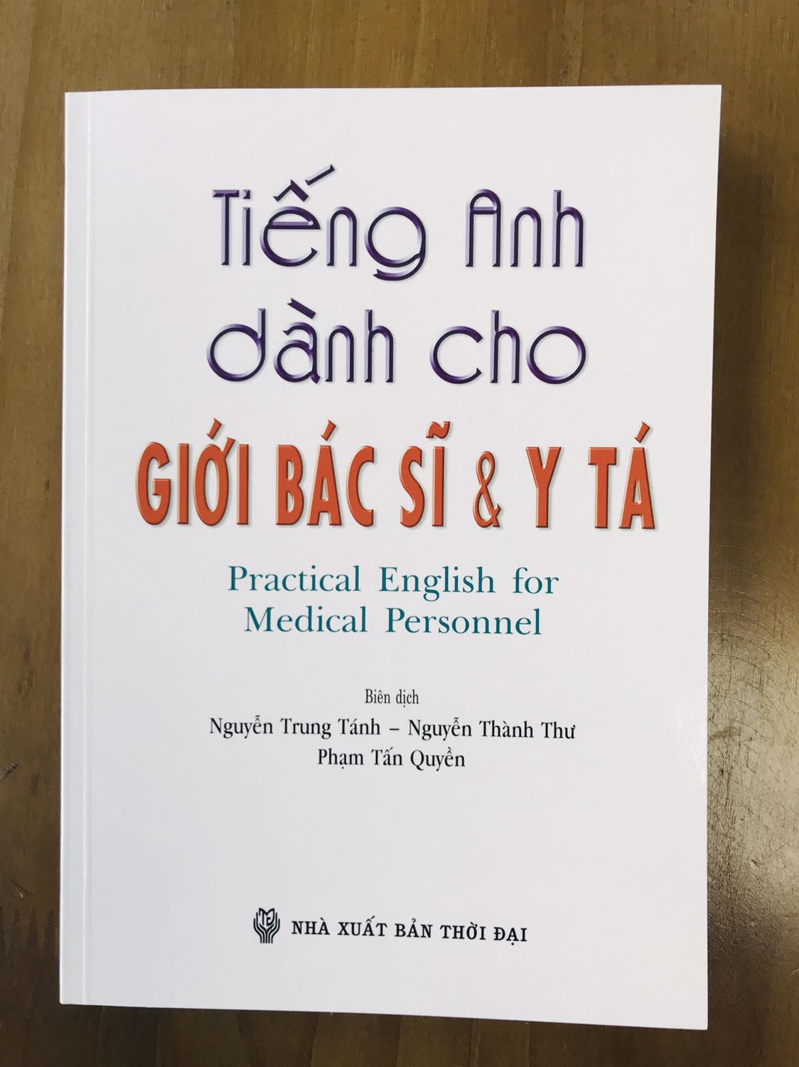 Sách in đẹp. Giao hàng nhanh. Phù hợp với các bạn làm điều dưỡng, y tá tại bệnh viện, phòng khám quốc tế.