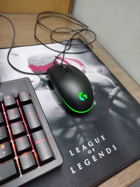 chuột mượt tận 6000dpi hay sao ấy bao nhạy 🤣. có app chỉnh led, chỉnh độ nhạy với phím phụ. Hàng riel xài tốt mn nên mua ủng hộ sốp nha