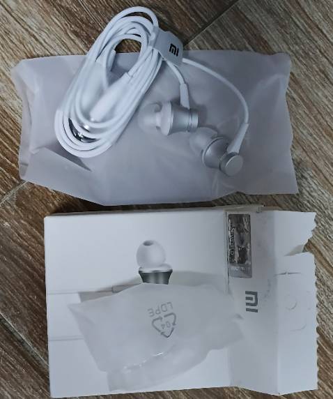 Tai nghe ổn, âm thanh rõ, đóng gói cẩn thận, giá rẻ hơn so với nhà cung cấp khác