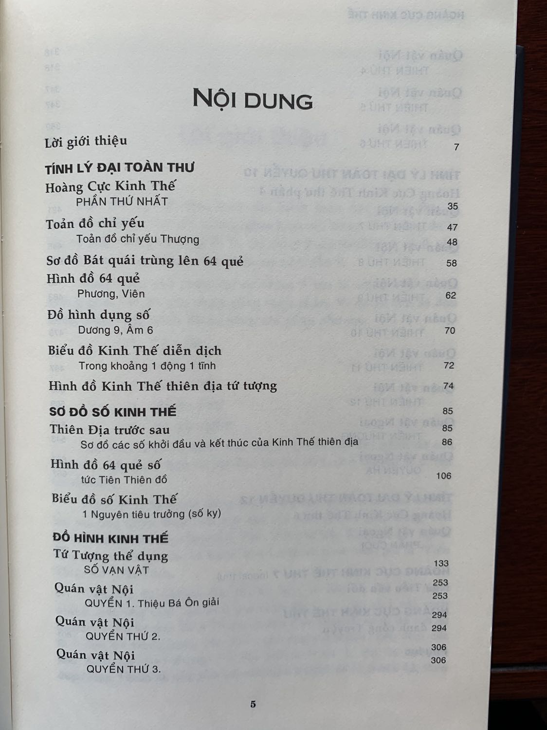 Sách mua giá trị cao, nội dung hay. Nhưng khâu đóng gói bảo quản sách không tốt: Sách bị gẫy góc.