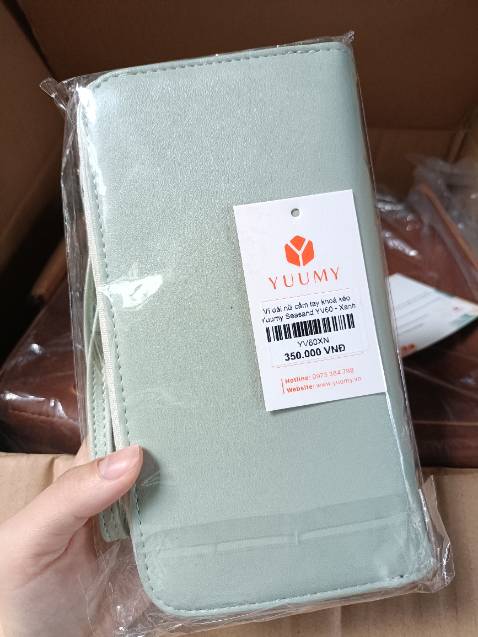 Ví màu khá trẻ trung, đường may chắc chắn, da mềm Ví màu khá trẻ trung, đường may chắc chắn, da mềm