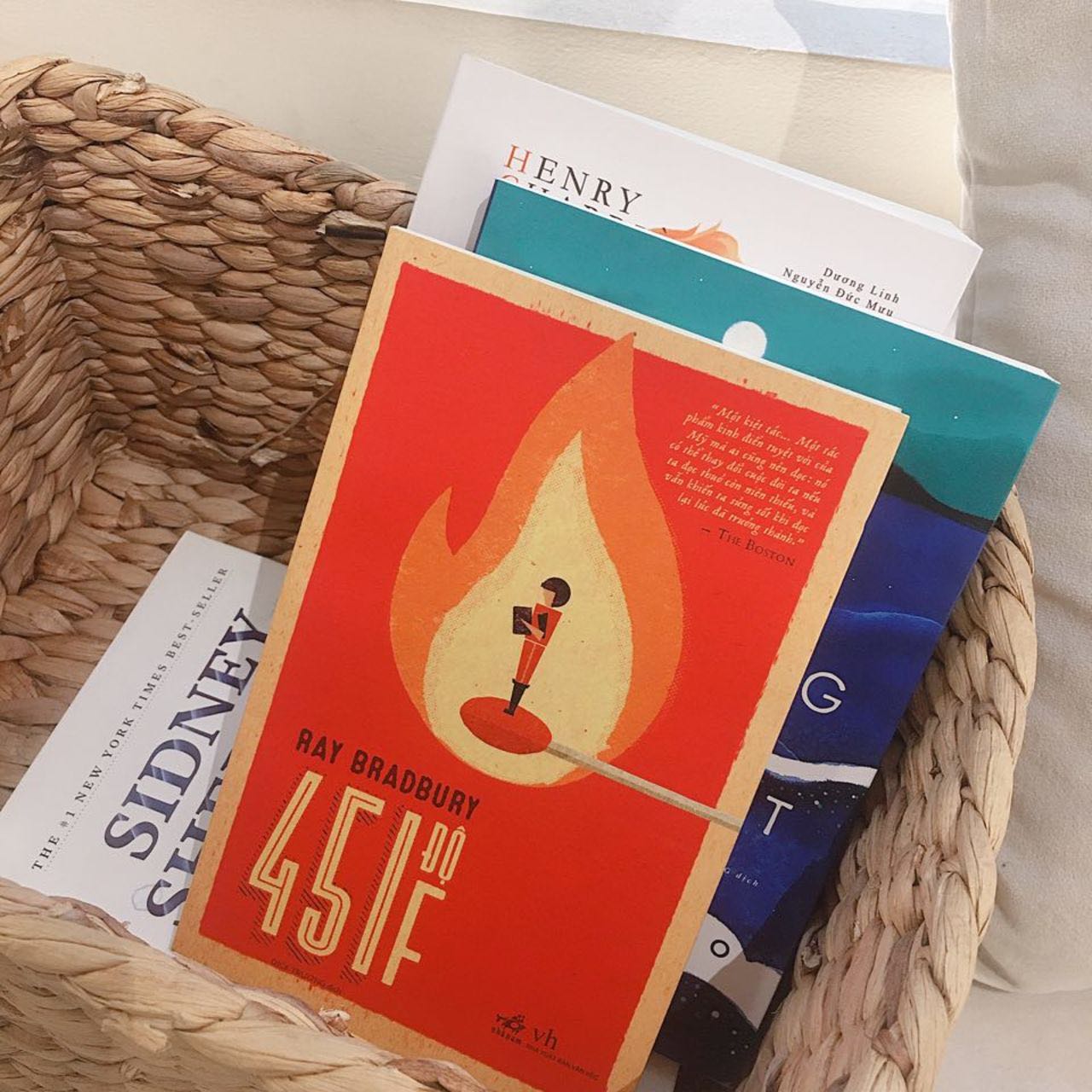 Giao hàng nhanh, sách chất lượng tốt, bọc cẩn thận. Luôn rất thích sách của Nhã Nam, rất chau chuốt.
Nội dung thì khỏi phải bàn rồi
Nói chung xịn