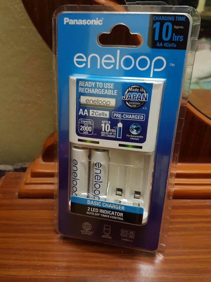 sạc pin mới sản xuất, mua gian hàng chính hãng nên mình rất yên tâm. dùng loại này lại bảo vệ môi trường, dùng lâu nên mình rất thích.