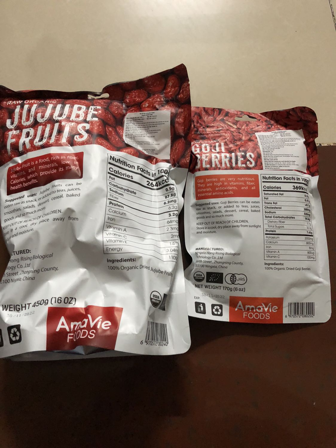 Hạt to màu đỏ thẫm ăn sống, nấu nước hay hầm gà đều rất ngon. Tôi đã mua nhiều lần