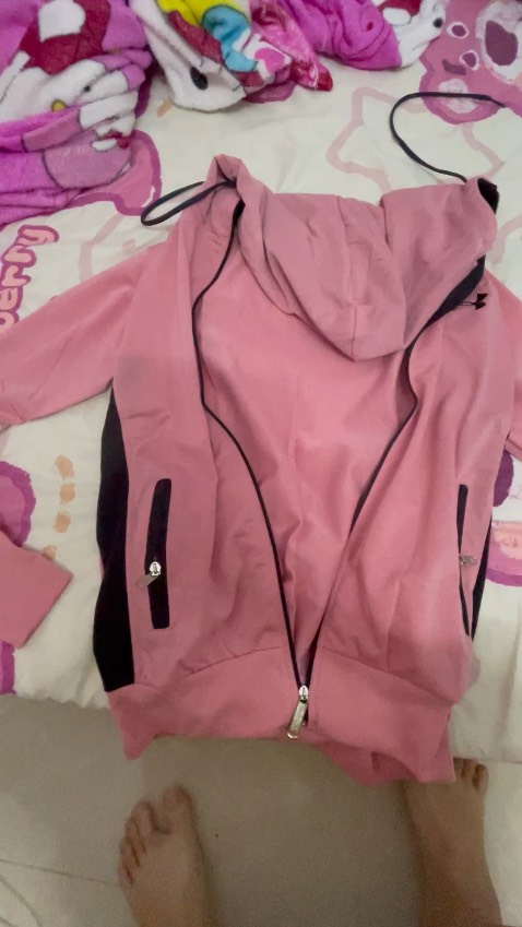 Mua cái đầu chất dầy đẹp, sao đến cái thứ 2 thun thì mỏng dính, túi thì cũng túi thường, k phải 6 túi như mô tả vậy 😭