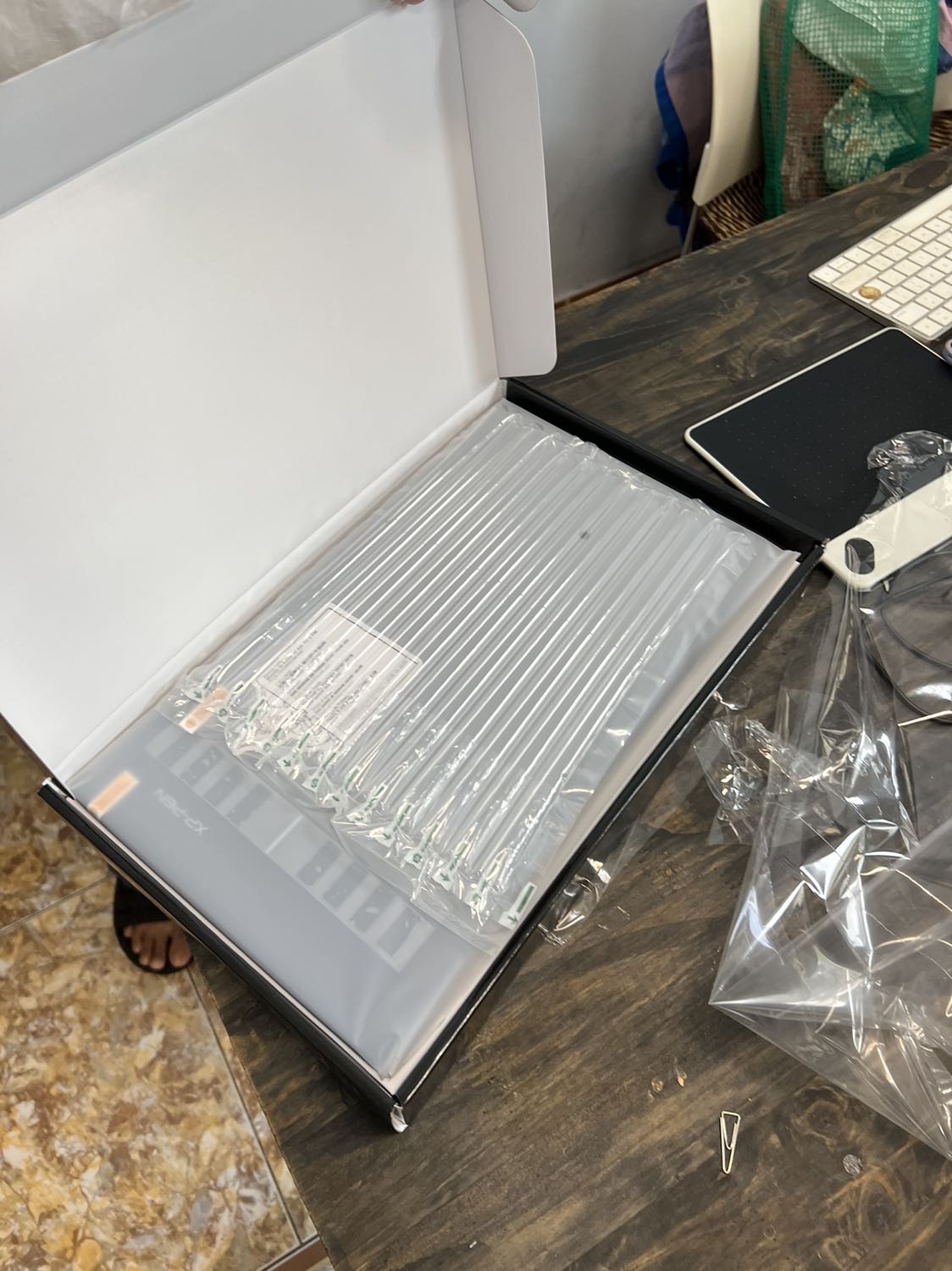 Giao hàng nhanh, đóng gói rất cẩn thận, vẽ nét nuột , vẽ nhanh thì bớt nhạy hơn chút xíu