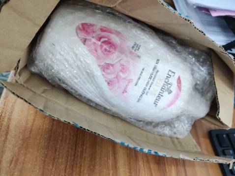 Sữa tắm thơm vừa ý. Tuy nhiên kiện hàng nhận bị méo mó và cả lủng nữa.