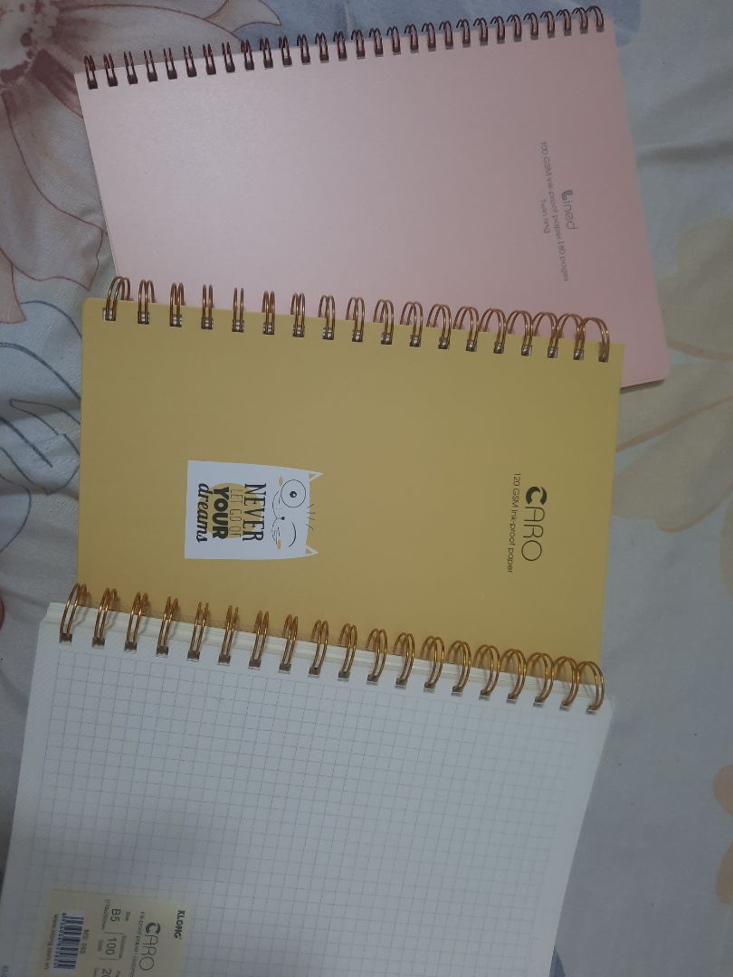 Vở đẹp, dày, màu vàng rất đẹp mik rất hài lòng về sản phẩm