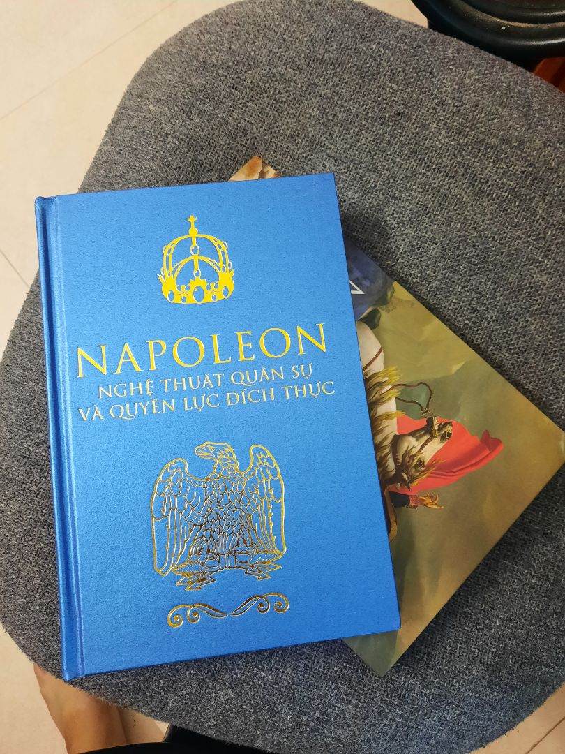 sách in đẹp, công phu, xứng đáng để sưu tầm. nội dung thì có vẻ chưa ổn lắm, hơi đơn điệu.