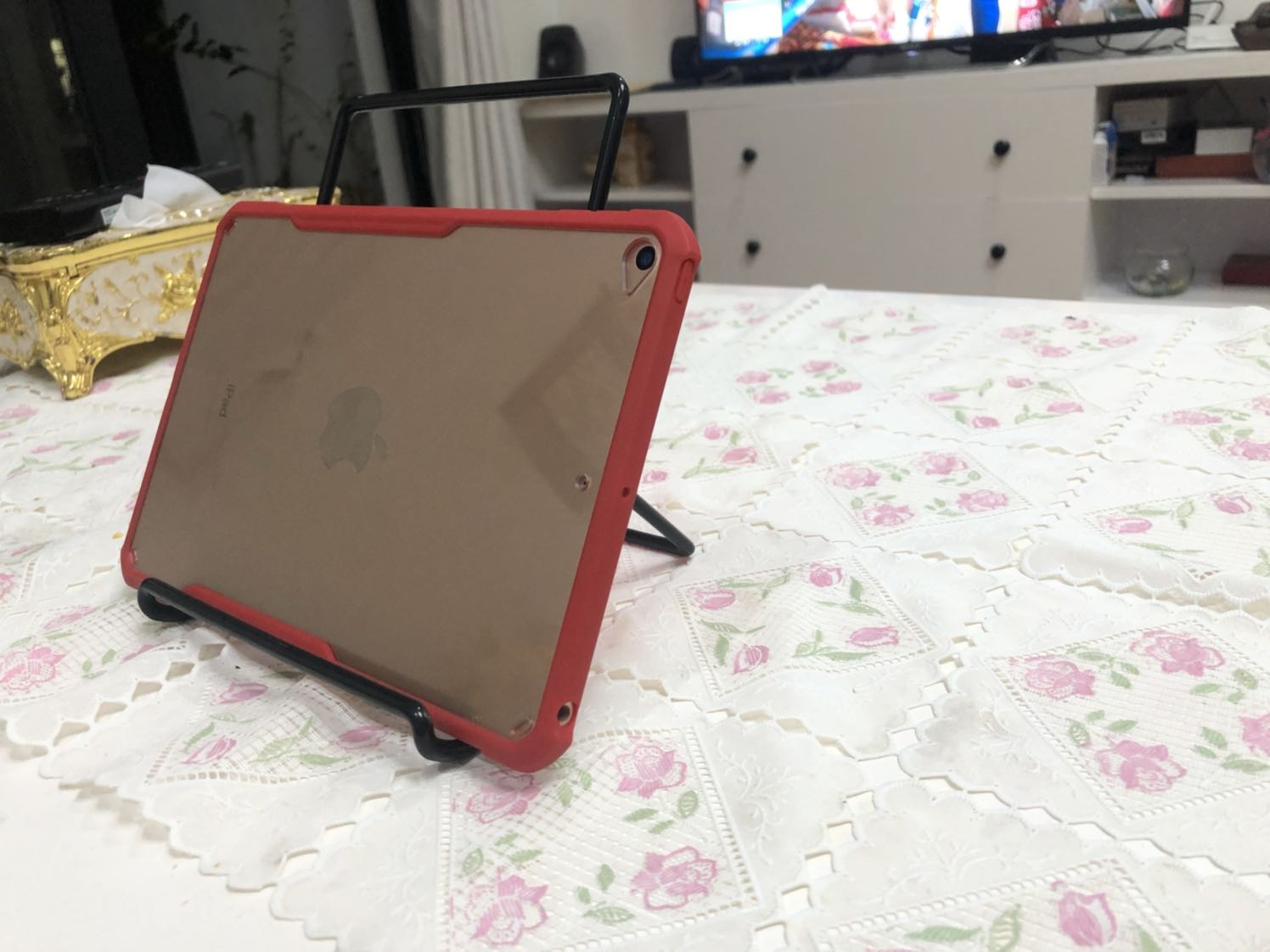 Ưu điểm: ốp nhẹ, đẹp, nhìn sang chảnh như hình
Nhược: bám bẩn vân tay, 
Lưu ý: ảnh chụp với iPad mini 5 đã dán cường lực, các bác yên tâm dán cường lực để bảo vệ trước và sau.