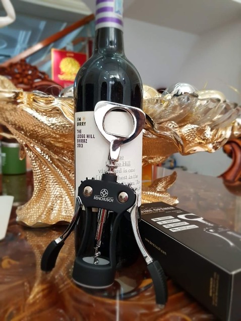 Dụng cụ khui rượu đẹp, chất liệu cứng cáp, sử dụng dễ dàng, giá tiền phù hợp