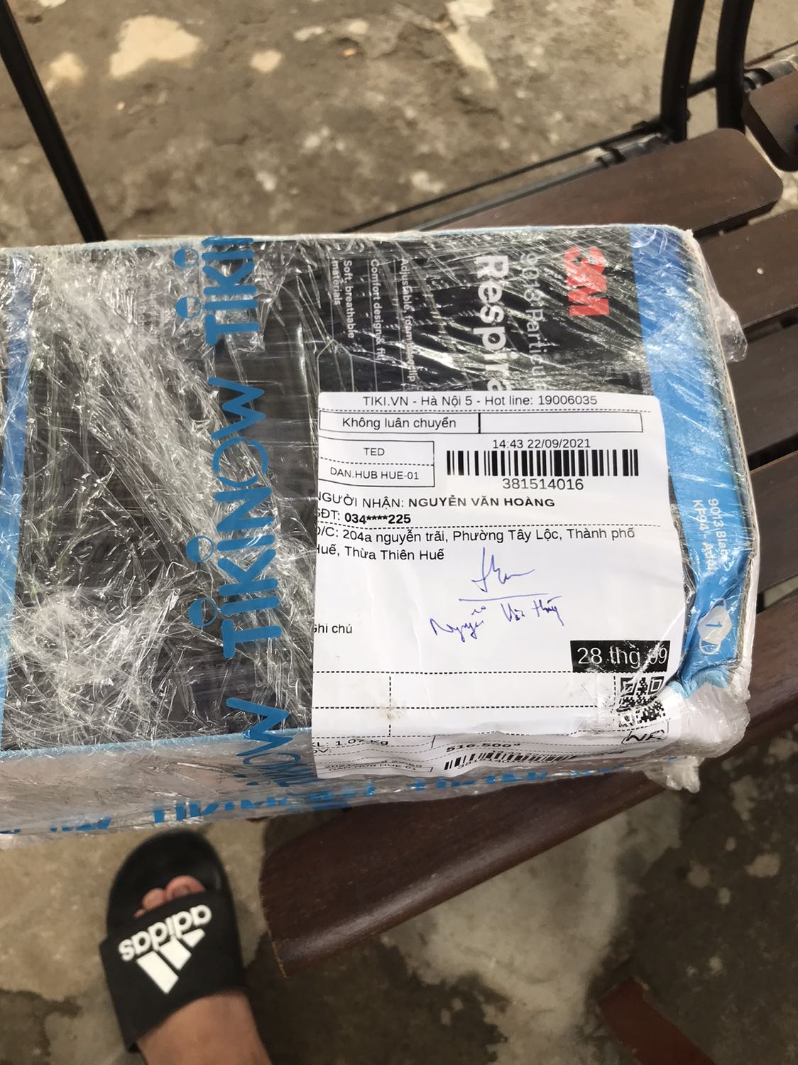 Khẩu trang mang kín không gây đau tai, có móc khoá dây giúp khẩu trang cố định tốt hơn