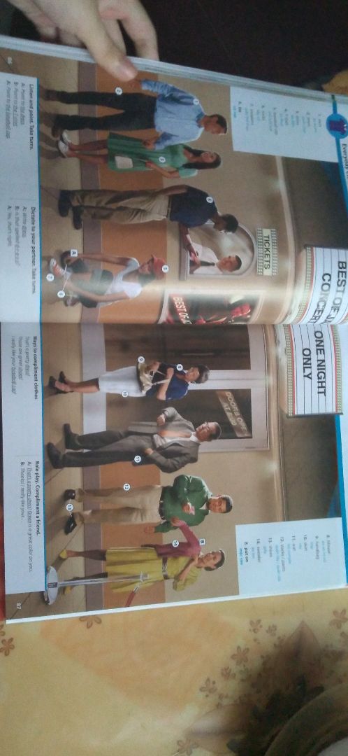 Sách giao đúng hạn, có bọc xốp chống sốc và màng co nên trông đẹp và mới. Bạn nào mua sách đắt tiền nên mua Fahasa dù giao hơi lâu với phí ship hơi đắt nhưng bảo quản và vận chuyển sản phẩm tốt.

Sách đẹp. Có 12 chủ đề, mỗi chủ đề có từ 9-21   bài. Mục lục ở đầu sách. Cuối sách có bảng động từ có quy tắc và bất quy tắc. Cuối sách cũng có phần từ tiếng Anh hoặc tiếng Việt theo trang để dễ tra cứu.

Tớ lúc đầu cũng không có ý định mua, học từ vựng k hình rất ổn. Nhưng nếu bạn đang ở trình độ sơ cấp hay trung cấp thì nên mua quyển này: OPD được chia chủ đề hợp lí, dễ học, không khô khan hay bị ngộp như những sách từ vựng theo chủ đề khác, thêm nữa là NXB Oxford nên cũng rất yên tâm.

Sách đắt nhưng nếu bạn chăm chỉ thì sẽ không phí tiền đâu. À mà nếu thích học từ vựng có hình mà ngại k có tiền thì đừng in hay mua lậu nhé: in đen trắng hình khó nhìn hoặc in màu thì không bằng mua sách thật luôn?.