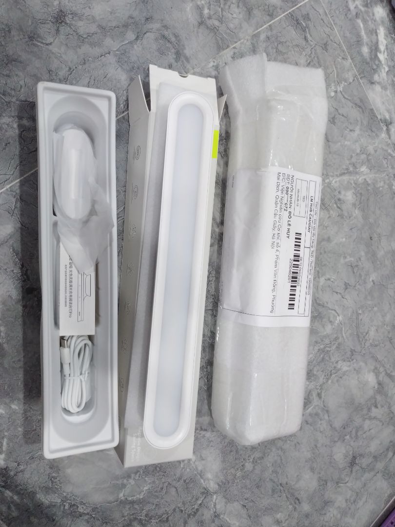 đèn đẹp, dùng tốt nhưng trừ shop 1 sao vì giao thiếu. tuy shop đã giao bổ sung nhưng làm trẻ con bị mất hứng