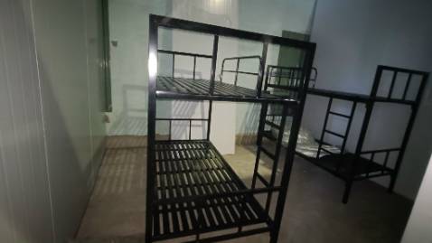 Giường rất chắc chắn luôn nằm trên tầng rất an tâm, 10 điểm cho chất lượng lẫn dịch vụ nè