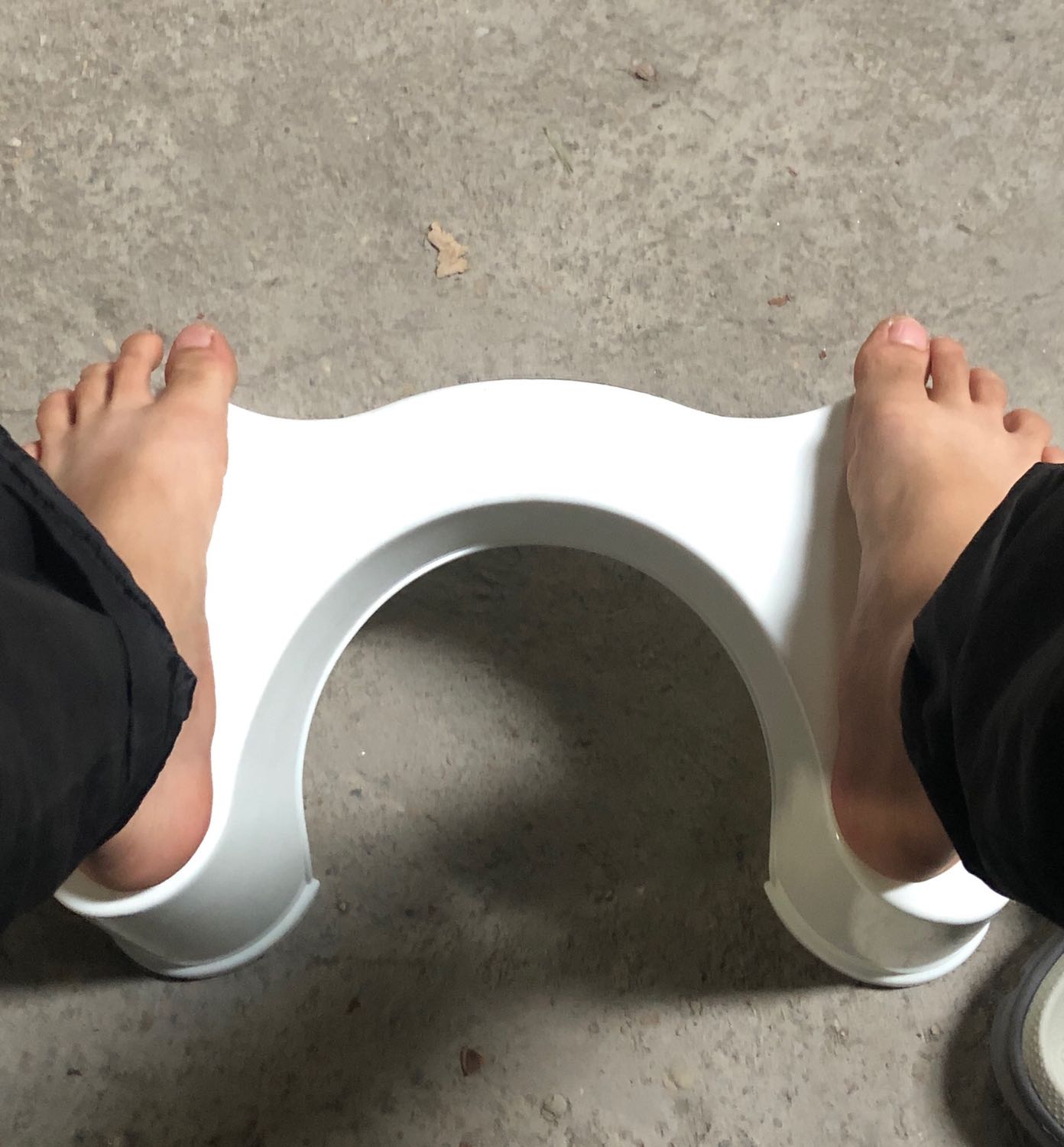 lúc đầu mình thấy hình ảnh giống euko mà thấy rẻ nên mua nhưng nhận hàng khá là thất vọng vì ghế bé hơn trong ảnh, nhựa chất lượng kém, bẻ cái là cong.