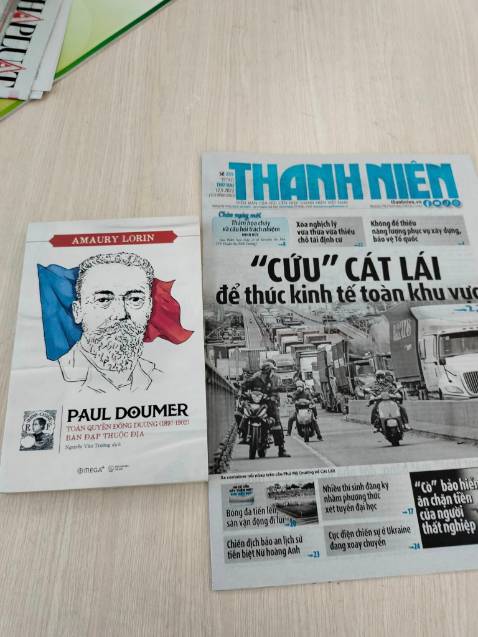 Paul Doumer- Toàn Quyền Đông Dương (1897- 1902)- Bàn Đạp Thuộc Địa- Amaury Lorin
"Ý tưởng làm cuốn sách này ra đời từ chính sự tích lũy nhiều trải nghiệm và khám phá bản thân tôi"
"Sứ mệnh của Paul Doumer tại Đông Dương rõ ràng không hề tách rời với bối cảnh chung cần phải nhắc lại này. Thực vậy, Paul Doumer, một người gắn bó chặt chẽ với thời đại của mình, khi chiến tranh năm 1870 bùng phát, ông mới mười ba tuổi. Ông thuộc thế hệ sinh ra trước năm 1871. Chiến tranh Pháp- Đức ập đến vào lúc thiếu thời của ông và hẳn đã để lại dấu ấn sâu đậm trong ký ức của chàng thiếu niên, dẫu lúc đó còn quá trẻ để có thể tham gia."
"Quan điểm cai trị của Paul Doumer thật đơn giản: cần phải làm việc nhiều hơn là kiểm soát, từ giờ trở đi cần phải tạo động lực và do vậy cần phải trực tiếp đảm nhận việc."