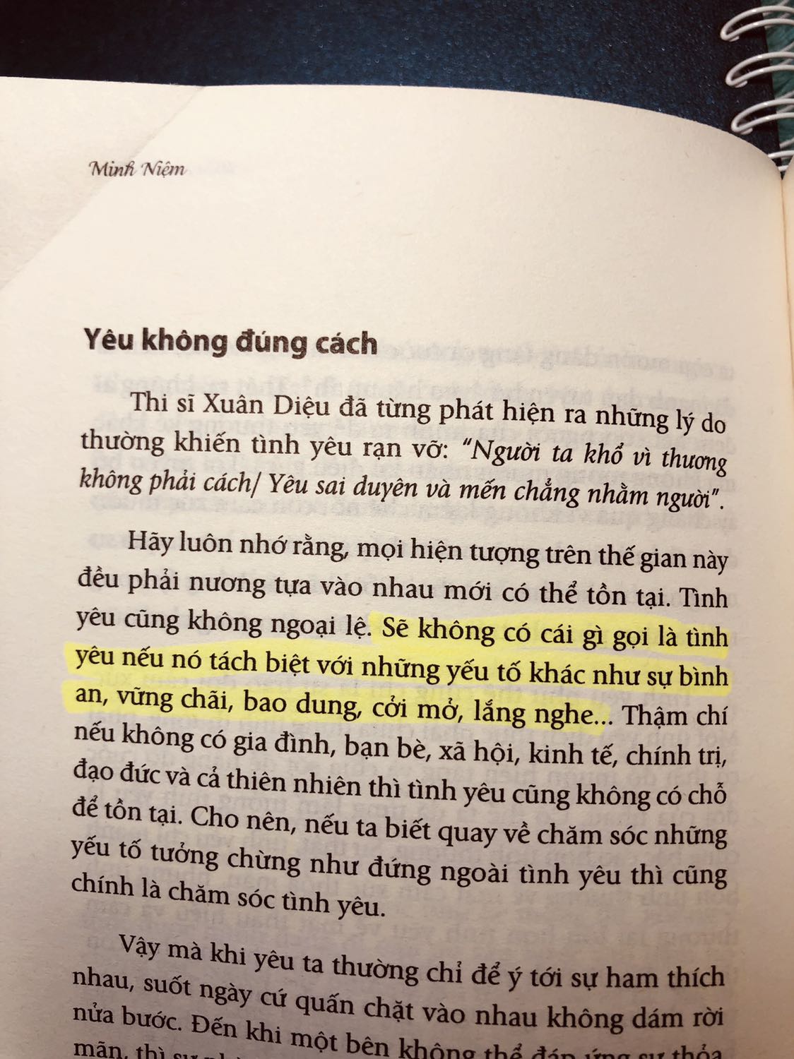 - Một cuốn sách thật sự rất hay. Lời văn gần gũi, dễ đọc, dễ hiểu. Những bài viết, những câu chuyện của tác giả rất gần với cuộc sống của chúng ta. Những vấn đề xã hội, những hành động, suy nghĩ của con người đối với các sự việc xảy ra trong cuộc sống hàng ngày. 
- Giải thích phiền muộn là gì, tại sao con người phiền muộn. Ham muốn là gì, vì sao đã đạt được ham muốn mà vẫn không hạnh phúc. 
- Tác giả nêu lên những căn bệnh phiền não của con người trong xã hội hiện nay và nguyên nhân của nó. Đồng thời cũng có những phương pháp hướng dẫn chúng ta thoát ra những khổ đau ấy. 
- Quyển sách sẽ là một liều thuốc tốt cho những ai đang muốn giải quyết những vấn đề phiền lòng trong tâm mình. 
- Vài dòng cảm nhận của mình khi đọc sách ❤️